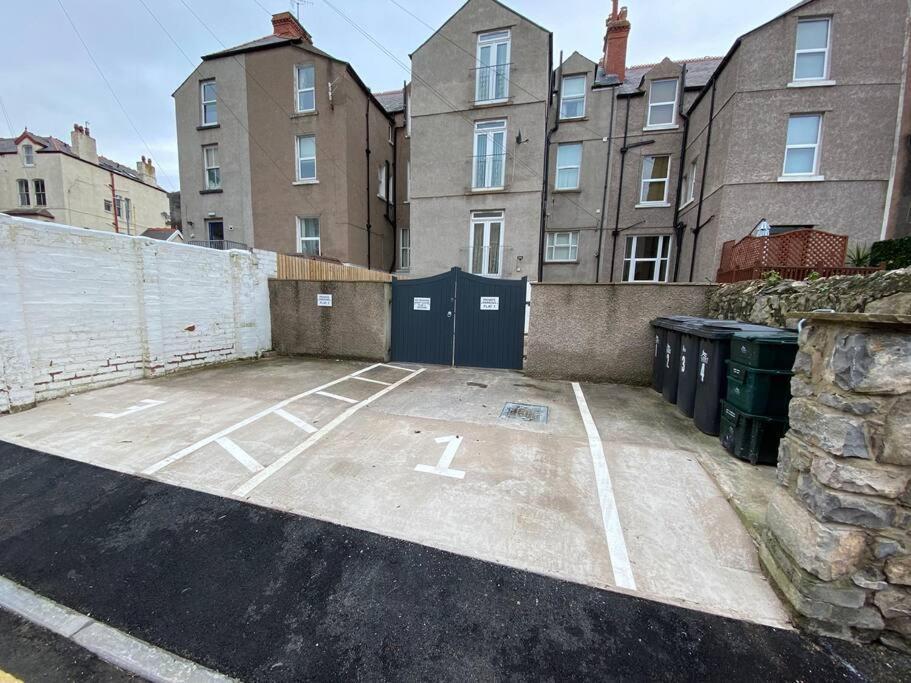 Private Parking, Central Llandudno, King Bed With Ensuite At Clement Lodge Exterior foto